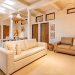 Mediterranean Two Bedroom Apartment In Bocagrande